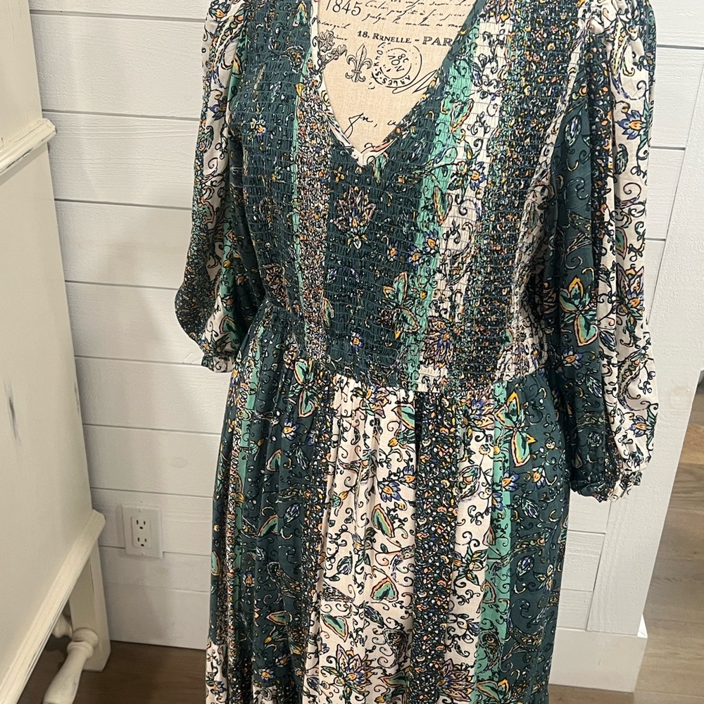 Avenue Green and Cream Long Sleeve Dress